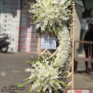 تاج گل ترحیم دایره‌ای رز سفید و گلایل